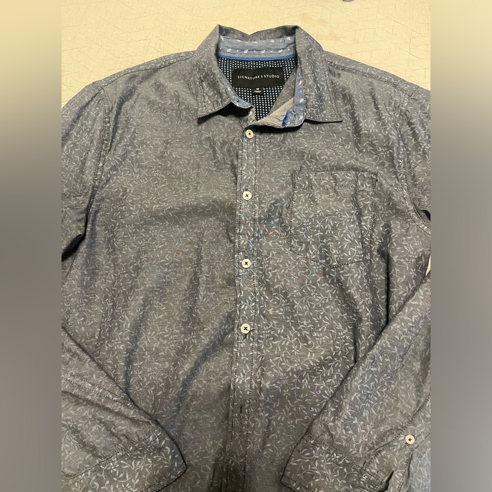 Men’s button down shirt M